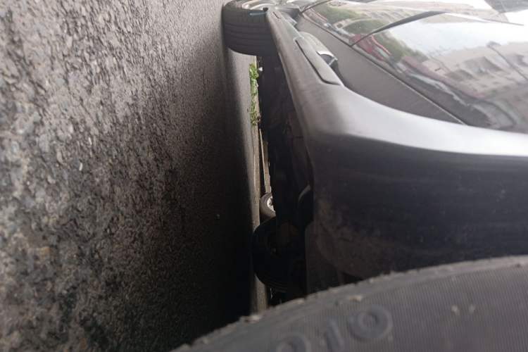 Used Hyundai Tucson 2009 2.0L Automatic Two-Wheel Drive with Sunroof Chassis Rear Left