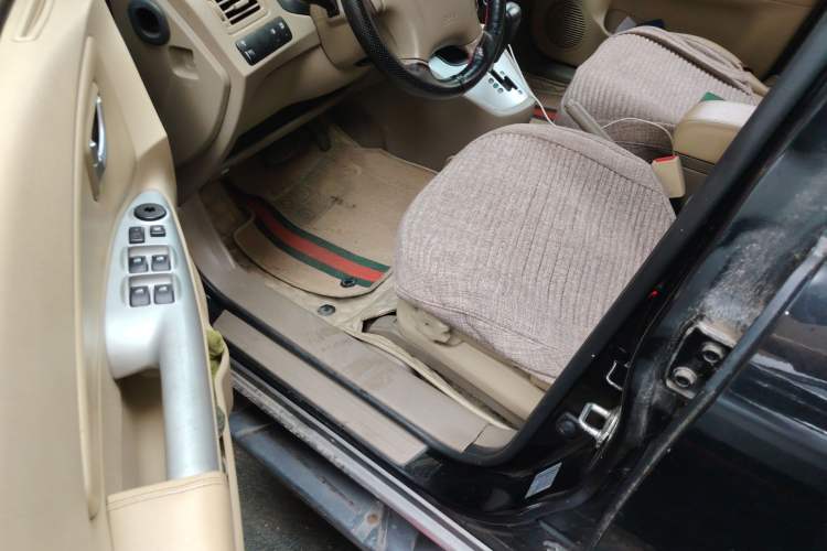 Used Hyundai Tucson 2009 2.0L Automatic Two-Wheel Drive with Sunroof Driver Seat