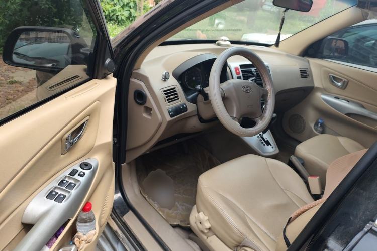 Used Hyundai Tucson 2009 2.0L Automatic Two-Wheel Drive with Sunroof Driver Seat