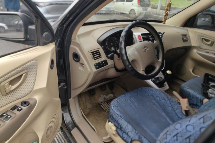 Used Hyundai Tucson 2009 2.0L Manual Two-Wheel Drive Fashion Edition Driver Seat