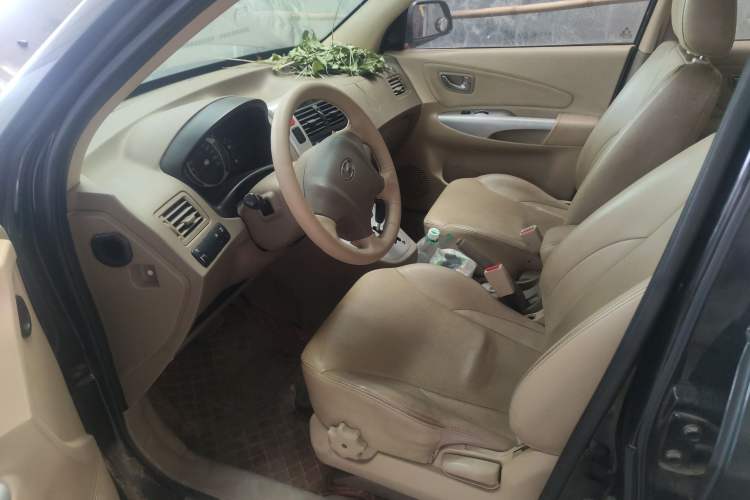 Used Hyundai Tucson 2009 2.0L Automatic Two-Wheel Drive with Sunroof Driver Seat
