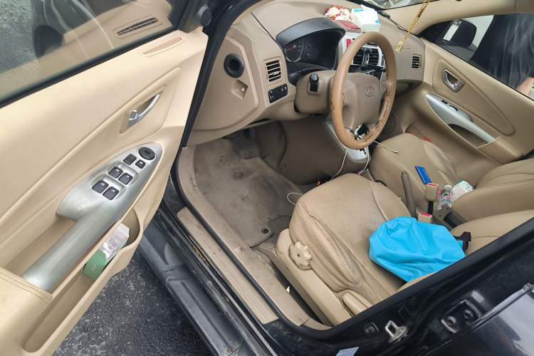 Used Hyundai Tucson 2009 2.0L Automatic Two-Wheel Drive with Sunroof Driver Seat