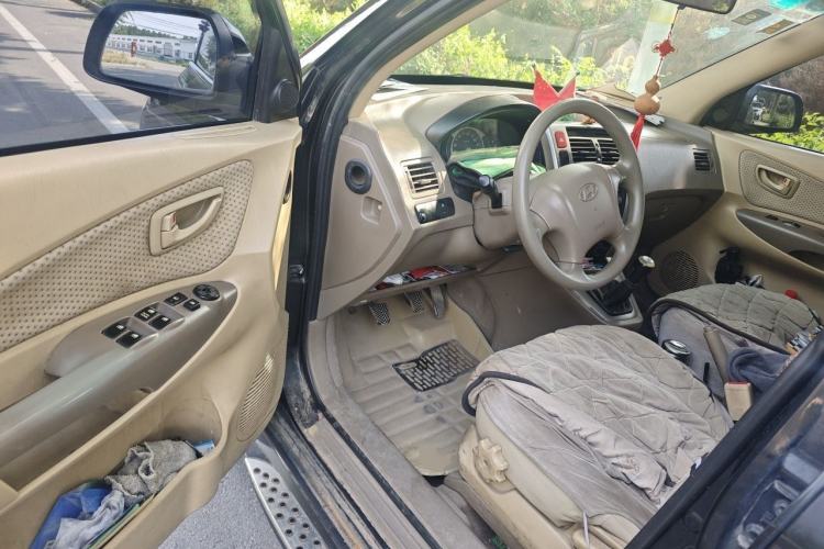Used Hyundai Tucson 2009 2.0L Manual Two-Wheel Drive Fashion Edition Driver Seat