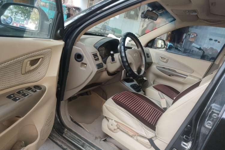 Used Hyundai Tucson 2009 2.0L Manual Two-Wheel Drive Fashion Edition Driver Seat