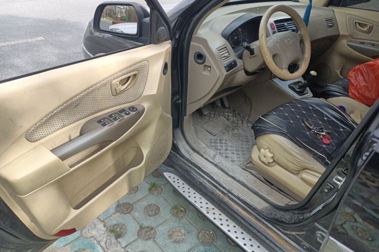 Used Hyundai Tucson 2009 2.0L Manual Two-Wheel Drive Fashion Edition Driver Seat