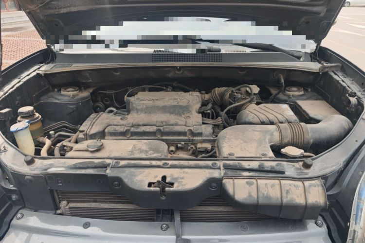Used Hyundai Tucson 2009 2.0L Manual Two-Wheel Drive Fashion Edition Engine Bay