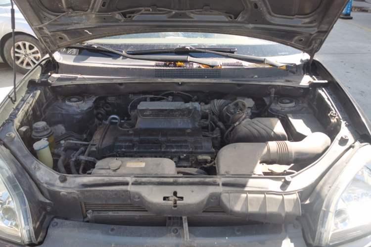 Used Hyundai Tucson 2009 2.0L Manual Two-Wheel Drive Fashion Edition Engine Bay