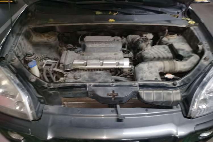 Used Hyundai Tucson 2009 2.0L Automatic Two-Wheel Drive with Sunroof Engine Bay