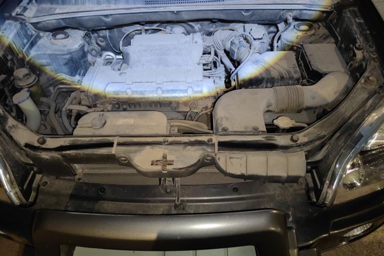Used Hyundai Tucson 2009 2.0L Automatic Two-Wheel Drive with Sunroof Engine Bay