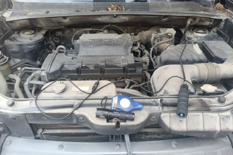 Used Hyundai Tucson 2009 2.0L Automatic Two-Wheel Drive with Sunroof Engine Bay