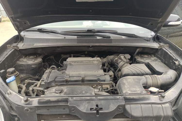Used Hyundai Tucson 2009 2.0L Manual Two-Wheel Drive Fashion Edition Engine Bay