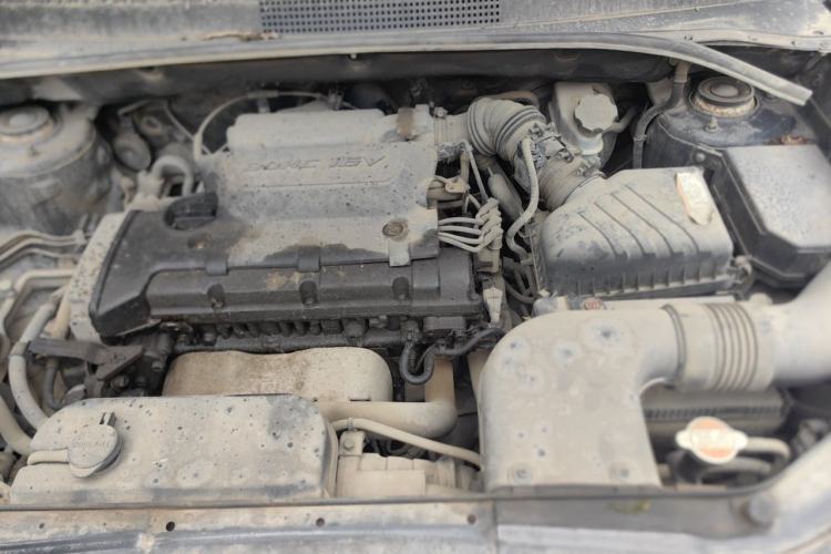 Used Hyundai Tucson 2009 2.0L Manual Two-Wheel Drive Fashion Edition Engine Bay