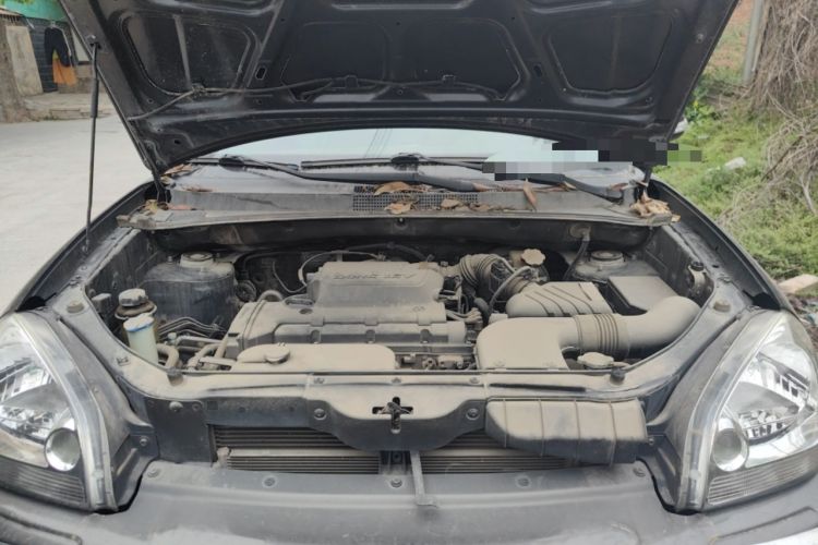Used Hyundai Tucson 2009 2.0L Automatic Two-Wheel Drive with Sunroof Engine Bay