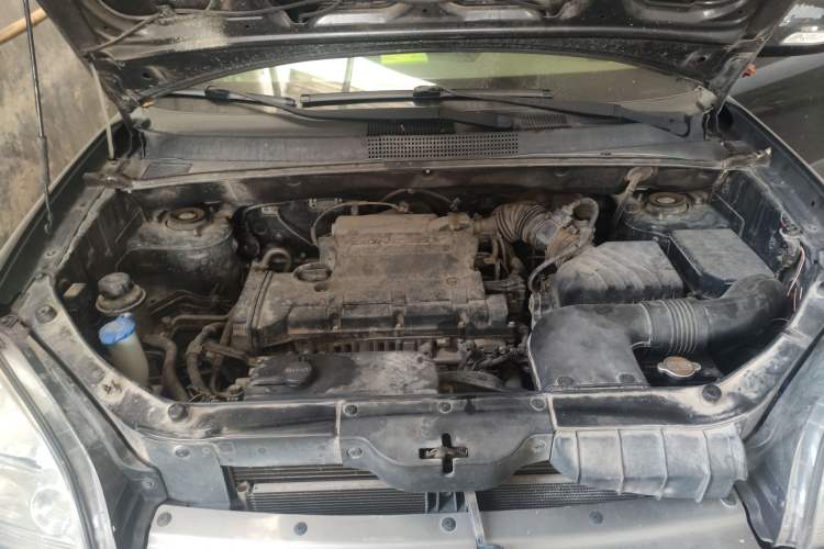 Used Hyundai Tucson 2009 2.0L Automatic Two-Wheel Drive with Sunroof Engine Bay