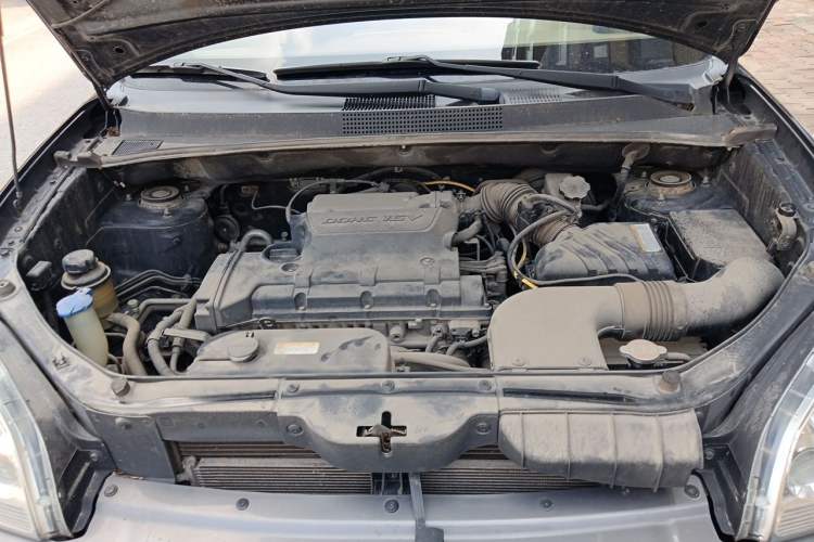 Used Hyundai Tucson 2009 2.0L Manual Two-Wheel Drive Fashion Edition Engine Bay