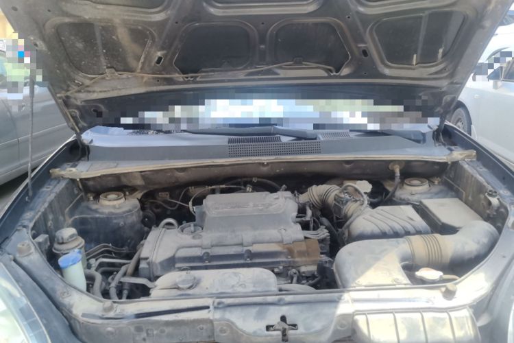 Used Hyundai Tucson 2009 2.0L Manual Two-Wheel Drive Fashion Edition Engine Bay