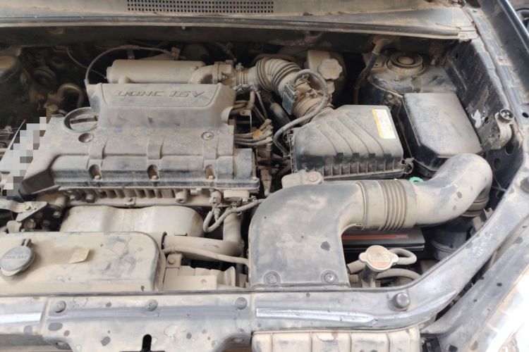 Used Hyundai Tucson 2009 2.0L Automatic Two-Wheel Drive with Sunroof Engine Bay Left