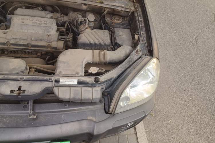 Used Hyundai Tucson 2009 2.0L Automatic Two-Wheel Drive with Sunroof Engine Bay Left
