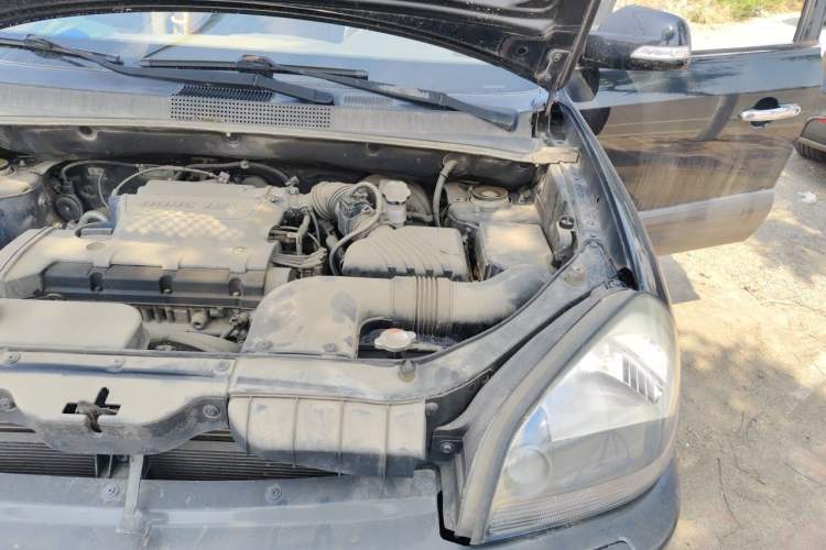 Used Hyundai Tucson 2009 2.0L Manual Two-Wheel Drive Fashion Edition Engine Bay Left