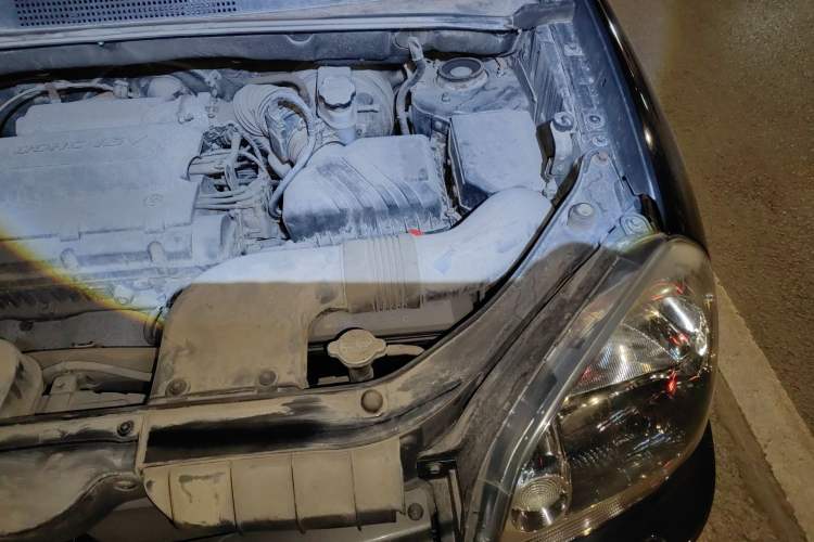 Used Hyundai Tucson 2009 2.0L Automatic Two-Wheel Drive with Sunroof Engine Bay Left
