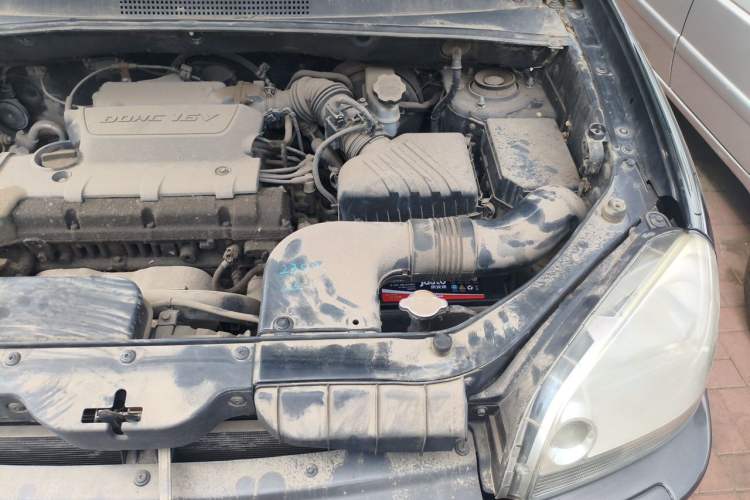 Used Hyundai Tucson 2009 2.0L Manual Two-Wheel Drive Fashion Edition Engine Bay Left