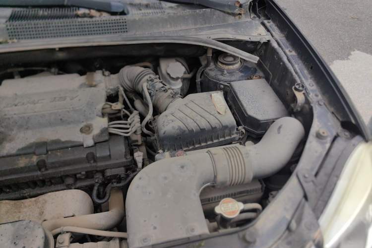 Used Hyundai Tucson 2009 2.0L Manual Two-Wheel Drive Fashion Edition Engine Bay Left