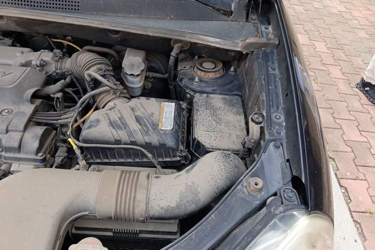 Used Hyundai Tucson 2009 2.0L Manual Two-Wheel Drive Fashion Edition Engine Bay Left