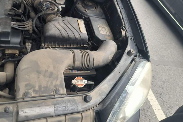 Used Hyundai Tucson 2009 2.0L Automatic Two-Wheel Drive with Sunroof Engine Bay Left