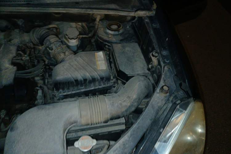 Used Hyundai Tucson 2009 2.0L Manual Two-Wheel Drive Fashion Edition Engine Bay Left