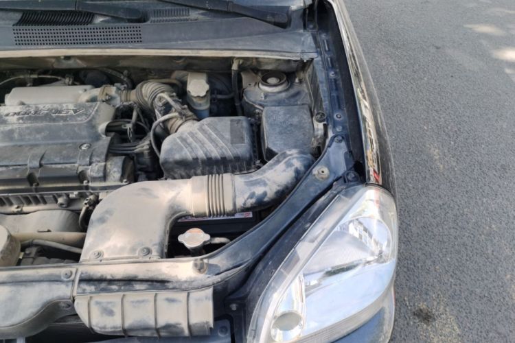 Used Hyundai Tucson 2009 2.0L Manual Two-Wheel Drive Fashion Edition Engine Bay Left