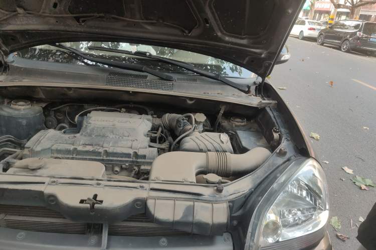Used Hyundai Tucson 2009 2.0L Manual Two-Wheel Drive Fashion Edition Engine Bay Left