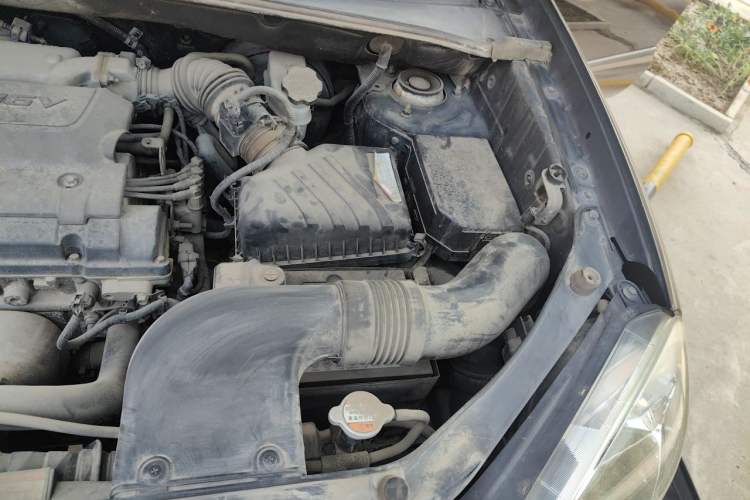 Used Hyundai Tucson 2009 2.0L Manual Two-Wheel Drive Fashion Edition Engine Bay Left