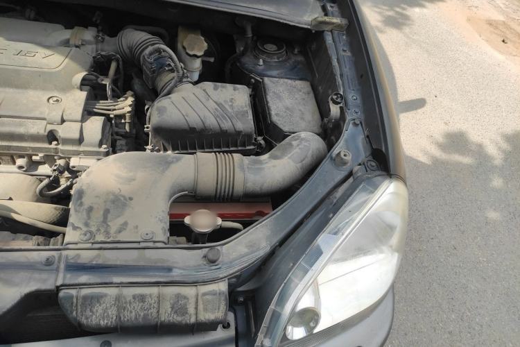 Used Hyundai Tucson 2009 2.0L Automatic Two-Wheel Drive with Sunroof Engine Bay Left