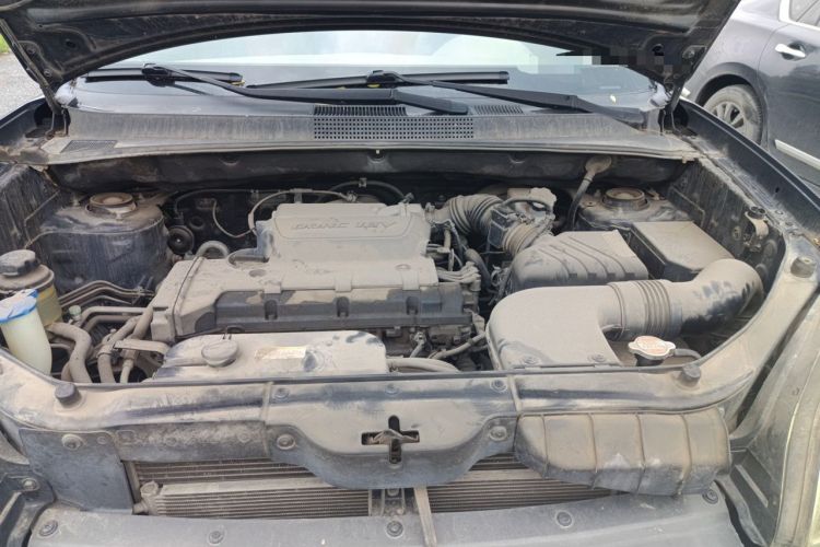 Used Hyundai Tucson 2009 2.0L Manual Two-Wheel Drive Fashion Edition Engine Bay