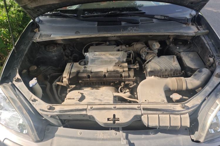 Used Hyundai Tucson 2009 2.0L Manual Two-Wheel Drive Fashion Edition Engine Bay