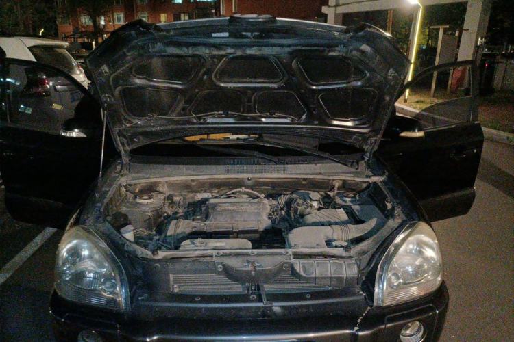 Used Hyundai Tucson 2009 2.0L Manual Two-Wheel Drive Fashion Edition Engine Bay