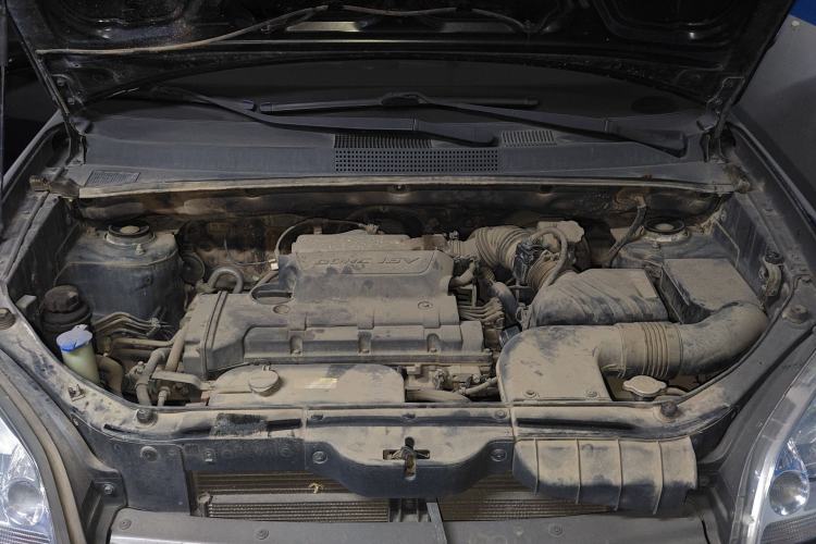 Used Hyundai Tucson 2009 2.0L Automatic Two-Wheel Drive with Sunroof Engine Bay