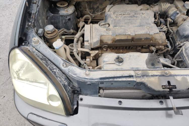 Used Hyundai Tucson 2009 2.0L Manual Two-Wheel Drive Fashion Edition Engine Bay Right