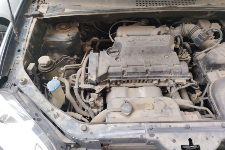 Used Hyundai Tucson 2009 2.0L Automatic Two-Wheel Drive with Sunroof Engine Bay Right