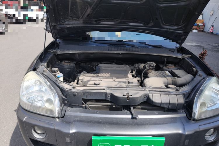 Used Hyundai Tucson 2009 2.0L Automatic Two-Wheel Drive with Sunroof Engine Bay Right