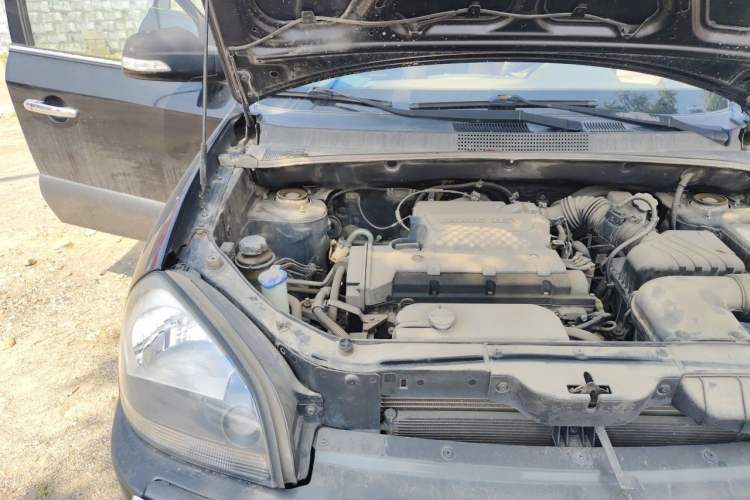 Used Hyundai Tucson 2009 2.0L Manual Two-Wheel Drive Fashion Edition Engine Bay Right
