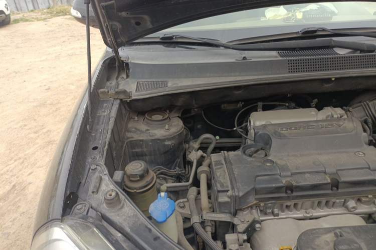 Used Hyundai Tucson 2009 2.0L Manual Two-Wheel Drive Fashion Edition Engine Bay Right