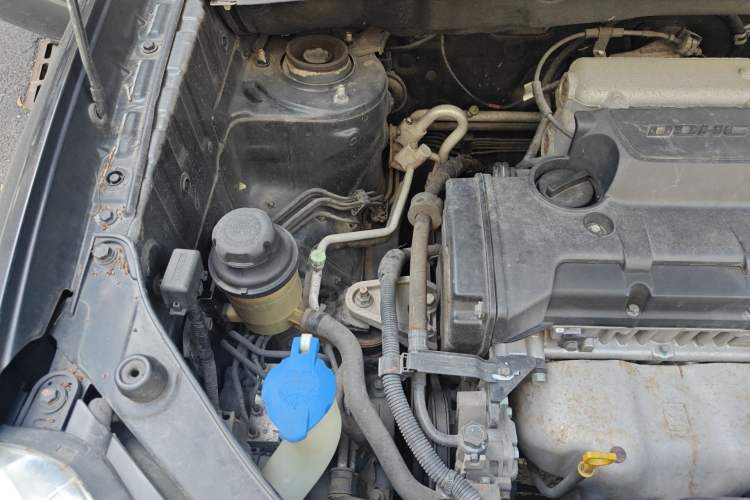 Used Hyundai Tucson 2009 2.0L Manual Two-Wheel Drive Fashion Edition Engine Bay Right