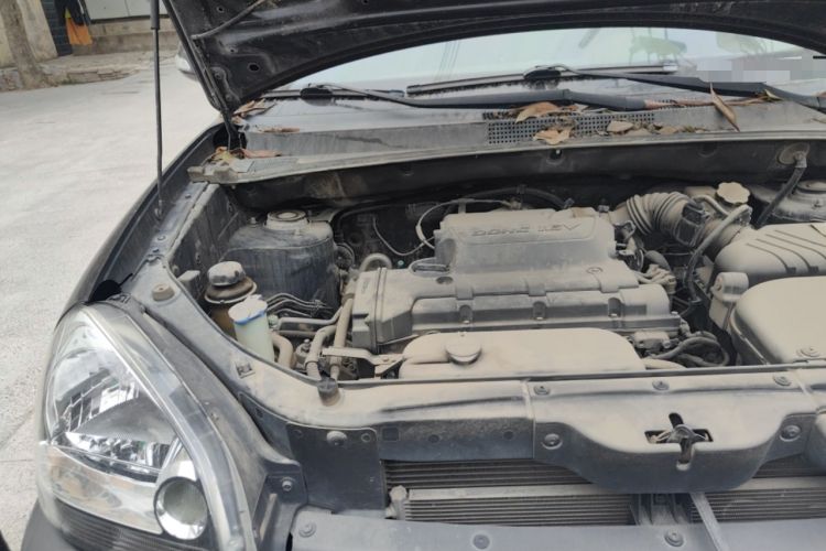 Used Hyundai Tucson 2009 2.0L Automatic Two-Wheel Drive with Sunroof Engine Bay Right
