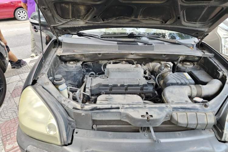 Used Hyundai Tucson 2009 2.0L Manual Two-Wheel Drive Fashion Edition Engine Bay Right