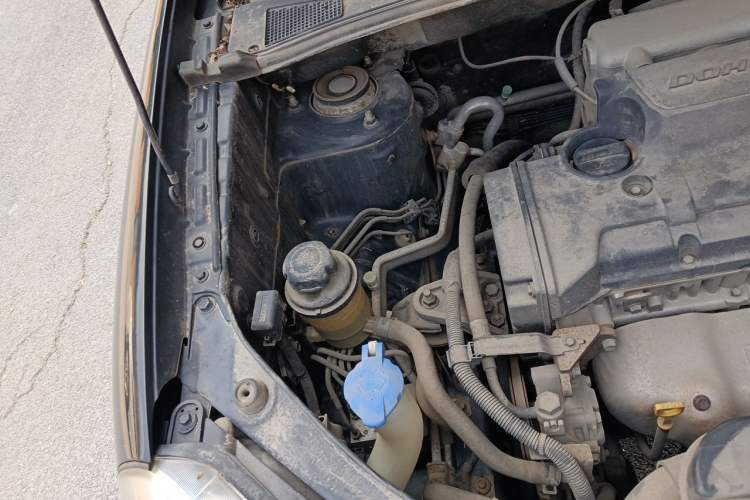 Used Hyundai Tucson 2009 2.0L Manual Two-Wheel Drive Fashion Edition Engine Bay Right