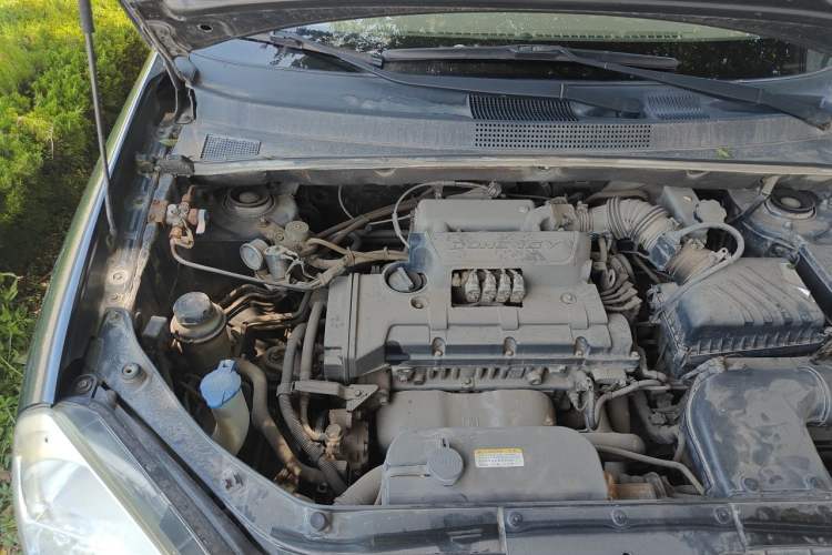 Used Hyundai Tucson 2009 2.0L Manual Two-Wheel Drive Fashion Edition Engine Bay Right