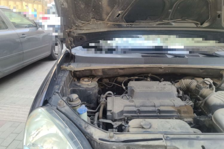 Used Hyundai Tucson 2009 2.0L Manual Two-Wheel Drive Fashion Edition Engine Bay Right