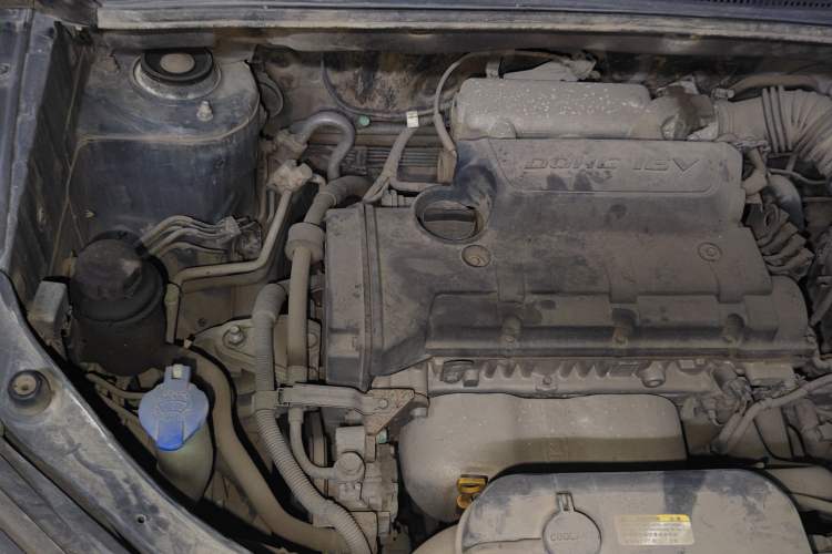 Used Hyundai Tucson 2009 2.0L Automatic Two-Wheel Drive with Sunroof Engine Bay Right