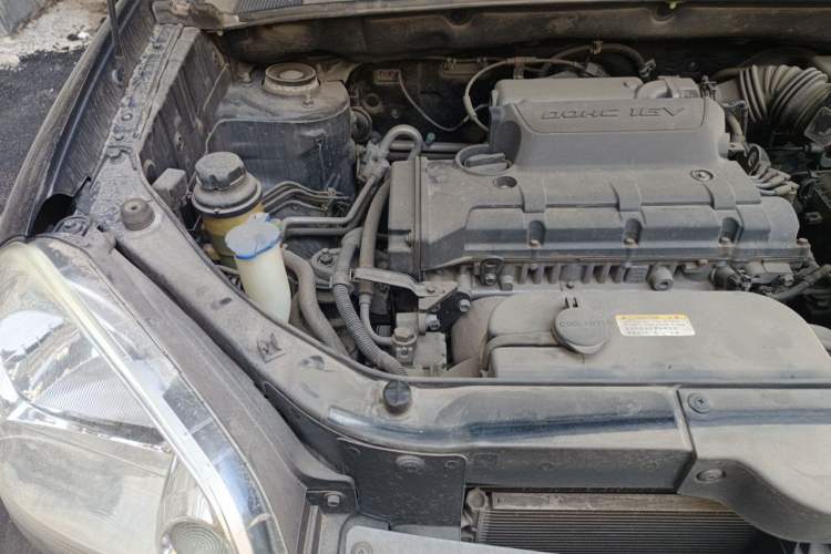 Used Hyundai Tucson 2009 2.0L Manual Two-Wheel Drive Fashion Edition Engine Bay Right